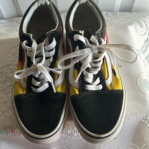 Unisex Vans size 4.5.